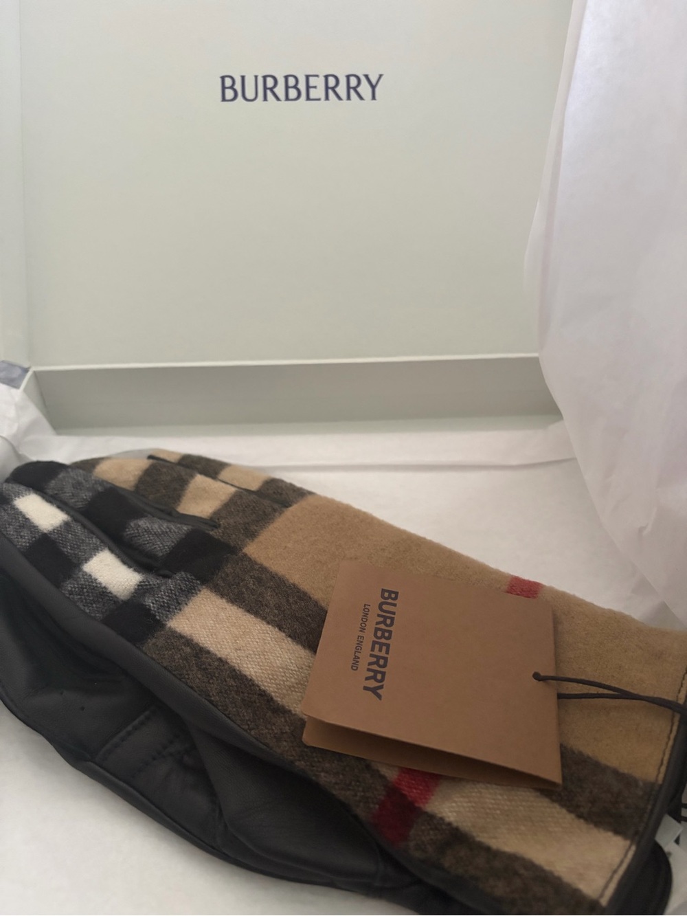 Burberry Black Leather & Camel Check Wool Gloves with Red Accent.Size 8.5 unisex